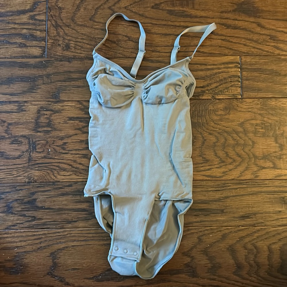 BRAND NEW SKIMS BODYSUIT